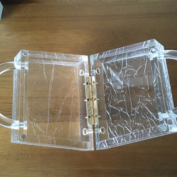 Acrylic clutch - Picture 3 of 5
